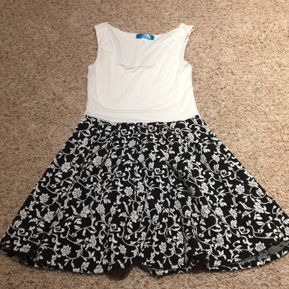 Black and white flower printed dress